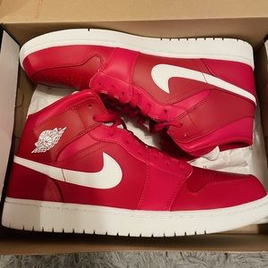 Air Jordan 1 Mids